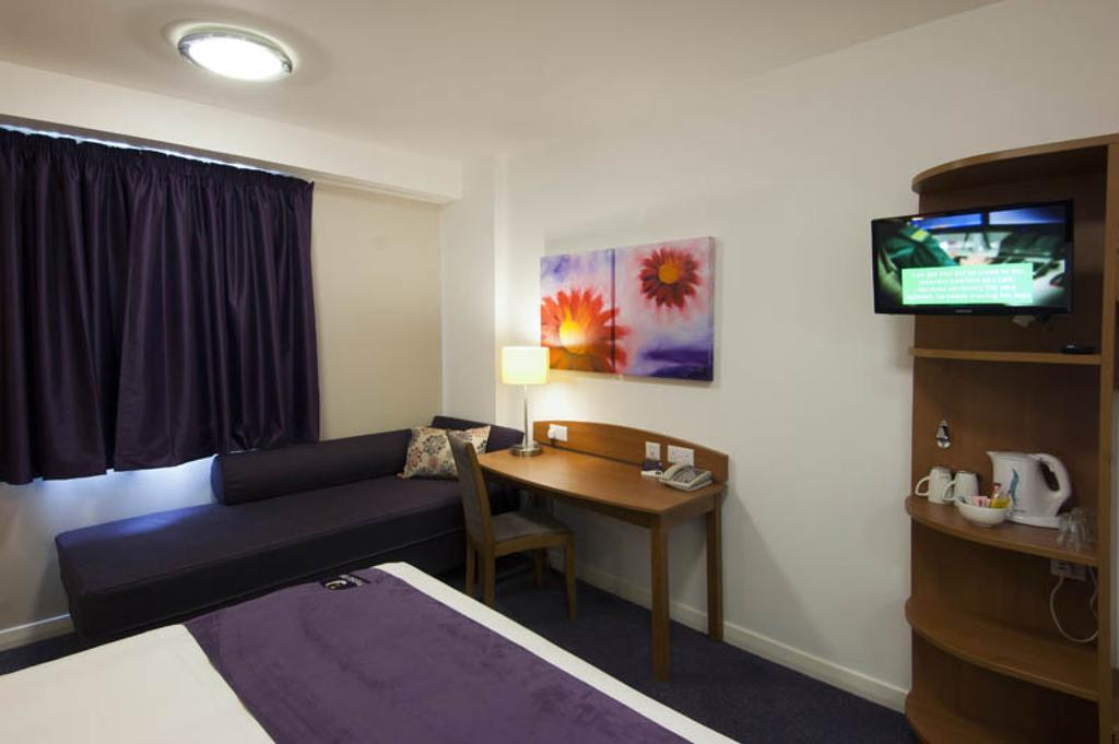 Premier Inn Falkirk Central Camelon Exterior foto